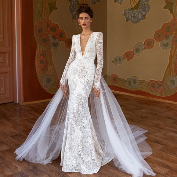 PILLAR BY WONA CONCEPT (GOWN AND DETACHABLE TRAIN) - Picture 1 of 13
